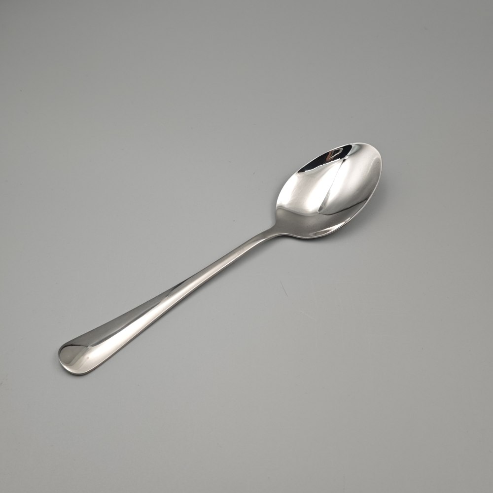 Silver - Toned Mirror Cutlery Set with Ornate Patterns - Elegant Tableware