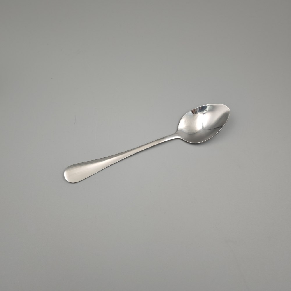 Silver - Toned Mirror Cutlery Set with Ornate Patterns - Elegant Tableware