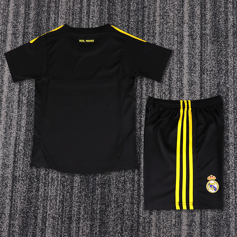 1112 Real Madrid GK retro Kids kit