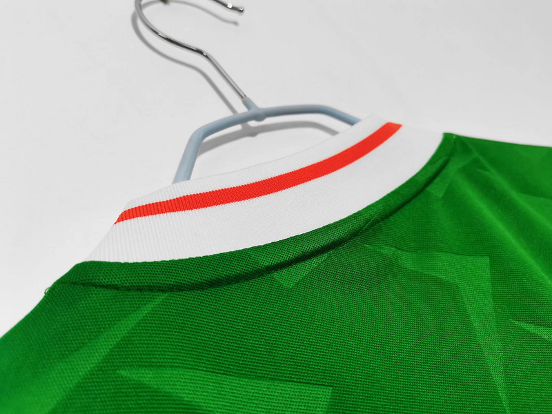 90/92 ireland home retro Fan version