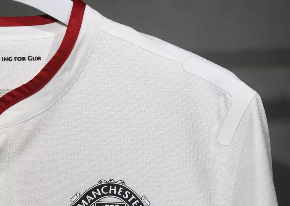 1213 Manchester United away Retro Player version