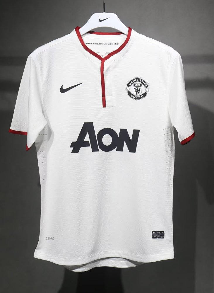 1213 Manchester United away Retro Player version