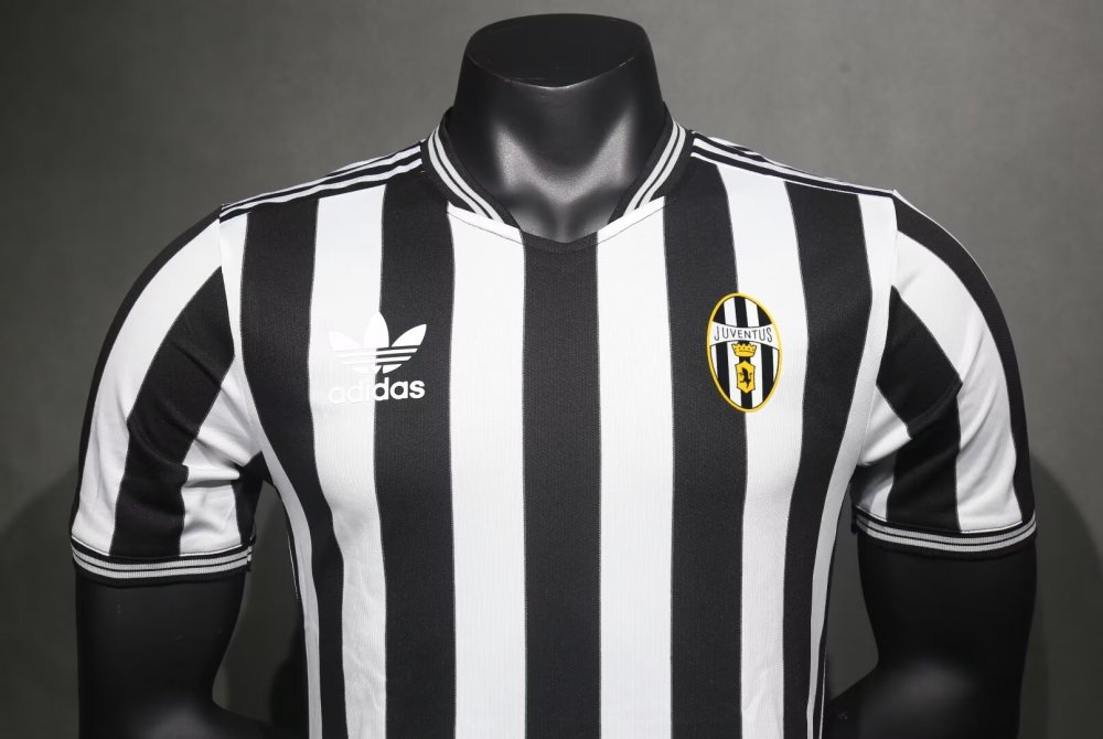 Juventus home Retro Player version