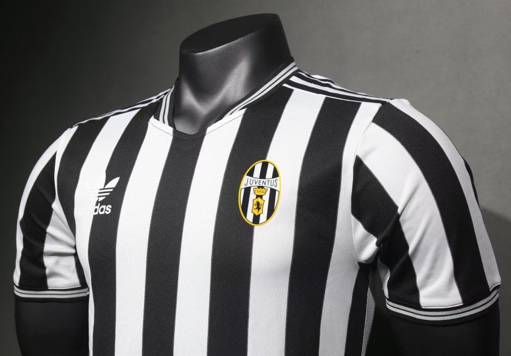 Juventus home Retro Player version
