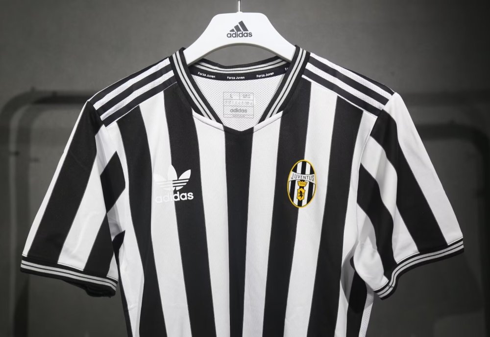 Juventus home Retro Player version
