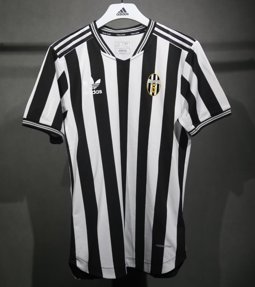 Juventus home Retro Player version