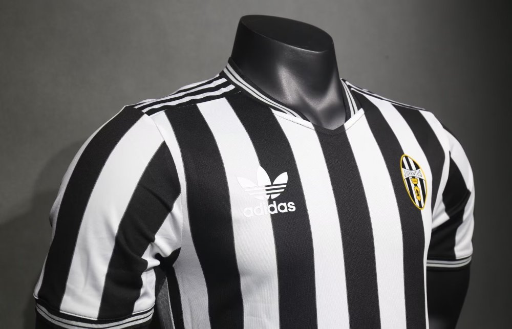 Juventus home Retro Player version