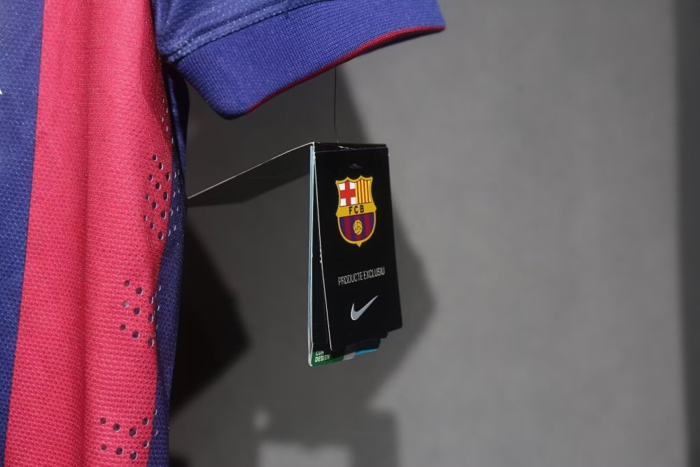 1415 Barcelona home Retro Player version