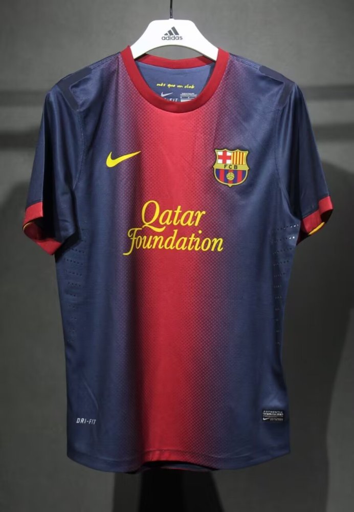 1213 Barcelona home Retro Player version