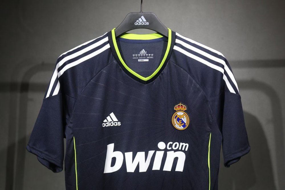 1011 Real Madrid away Retro Player version