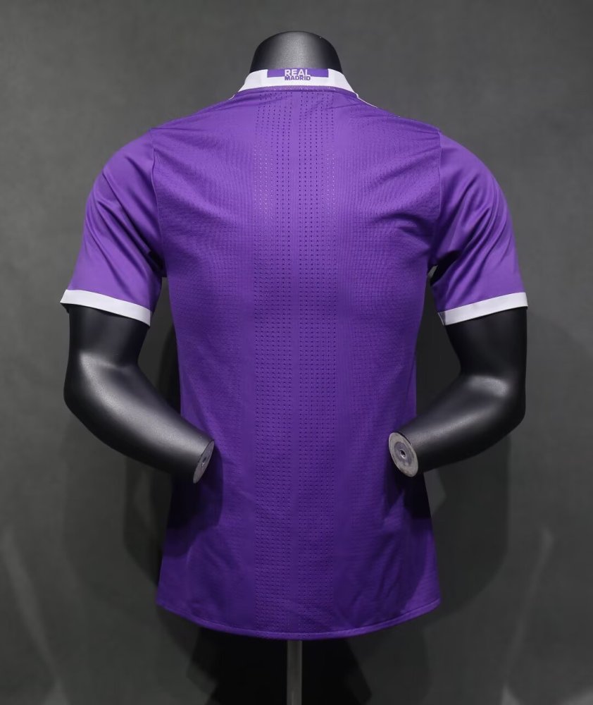 1617 Real Madrid away Retro Player version