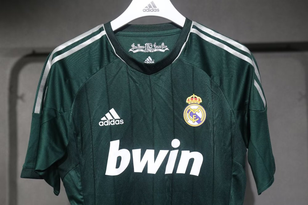 1213 Real Madrid third Retro Player version