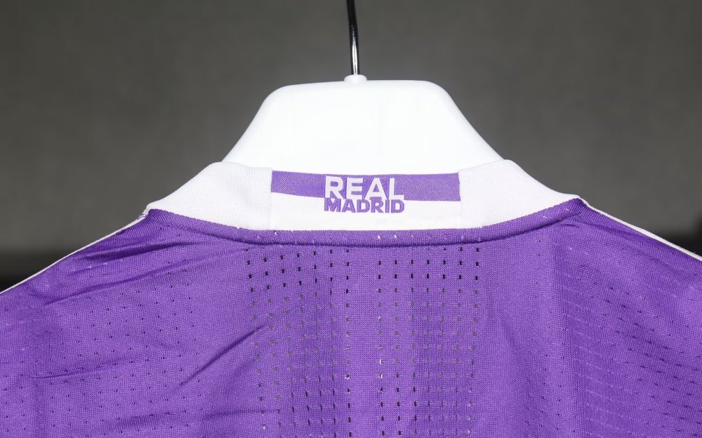 1617 Real Madrid away Long sleeve Retro Player version