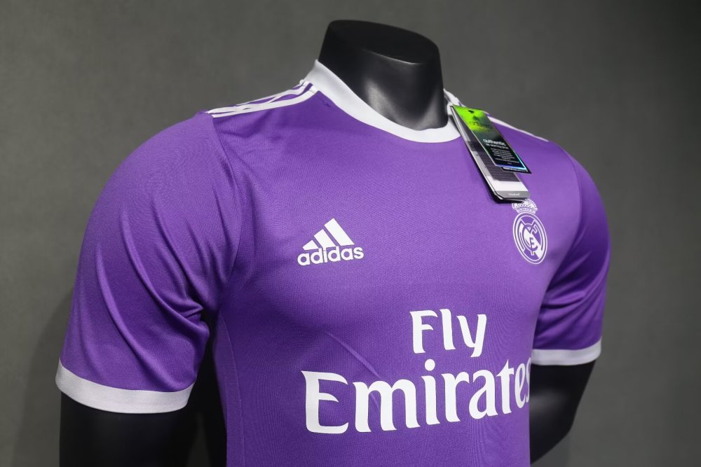 1617 Real Madrid away Retro Player version