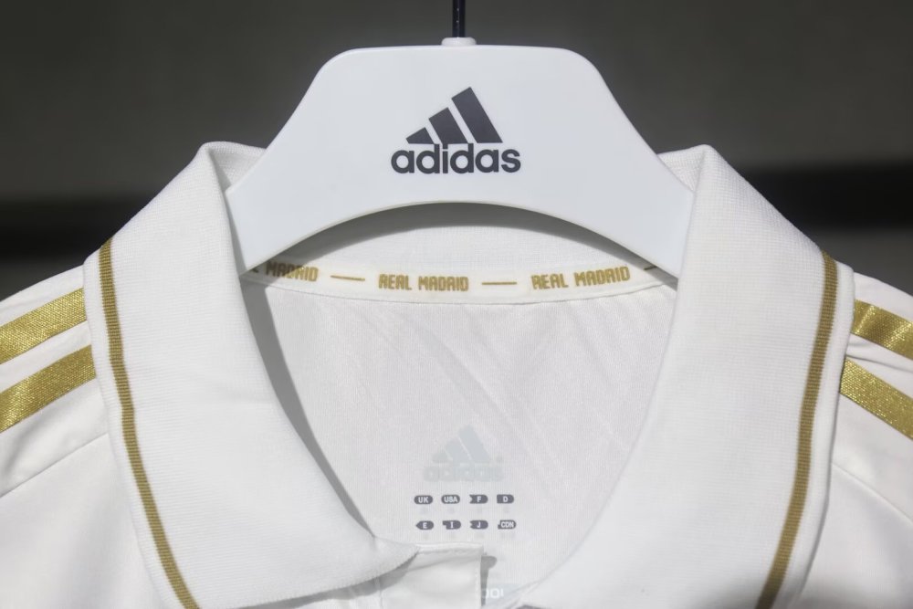 1112 Real Madrid home Retro Player version
