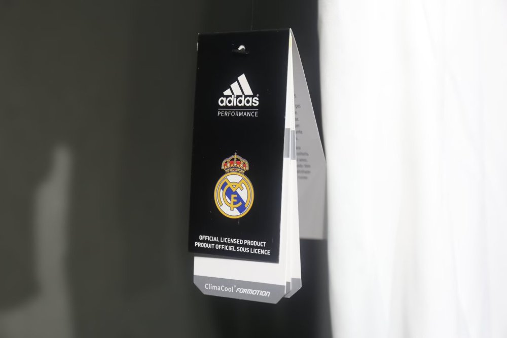 1112 Real Madrid home Retro Player version