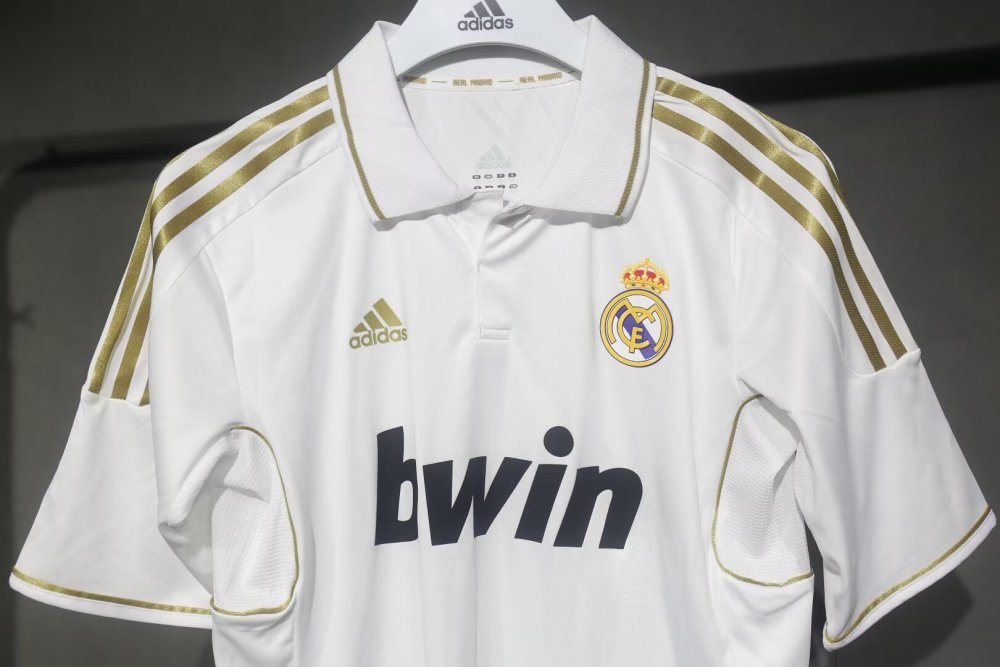 1112 Real Madrid home Retro Player version