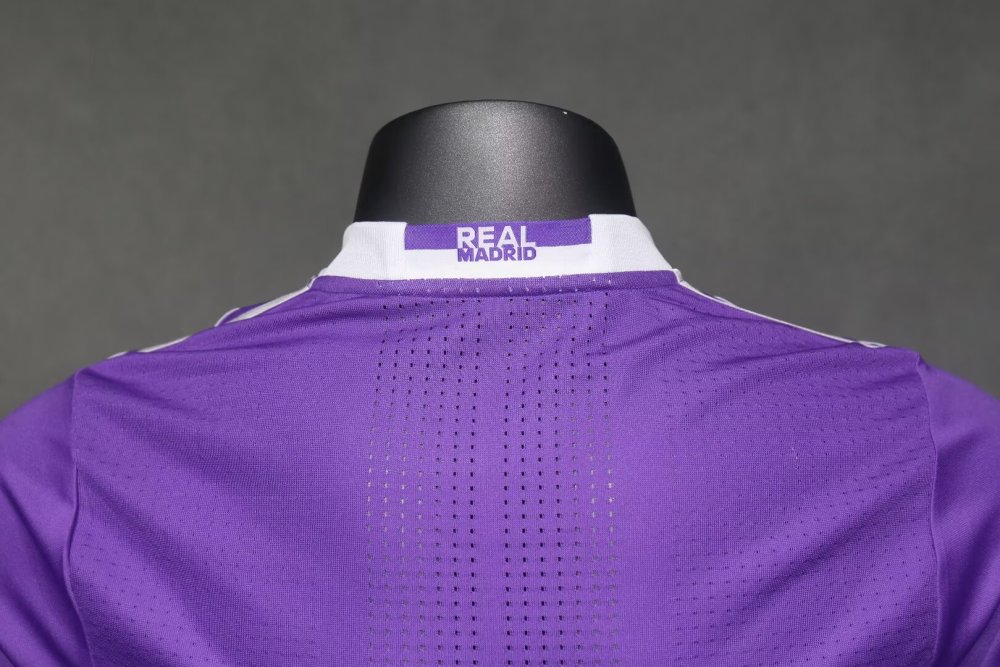 1617 Real Madrid away Retro Player version