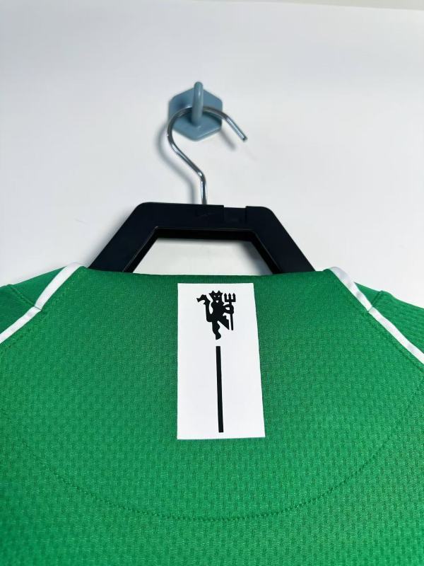 0708 Manchester United green Goalkeeper long sleeve retro Fan version
