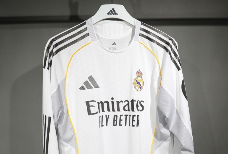 2526 Real Madrid Long sleeve Home Player version