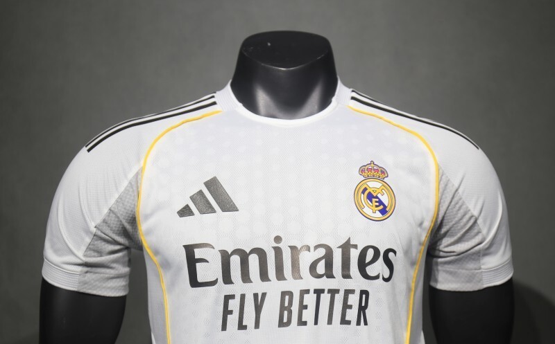 2526 Real Madrid Home Player version