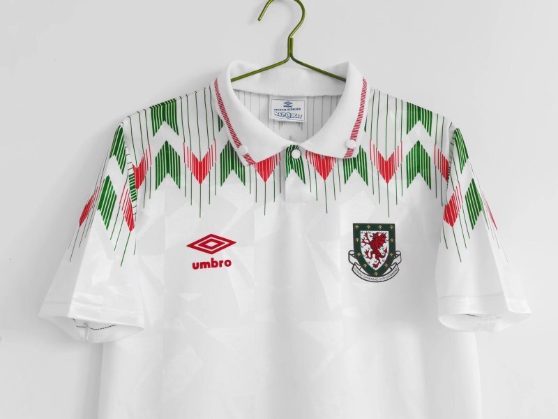 9092 Welsh Away retro Fan version