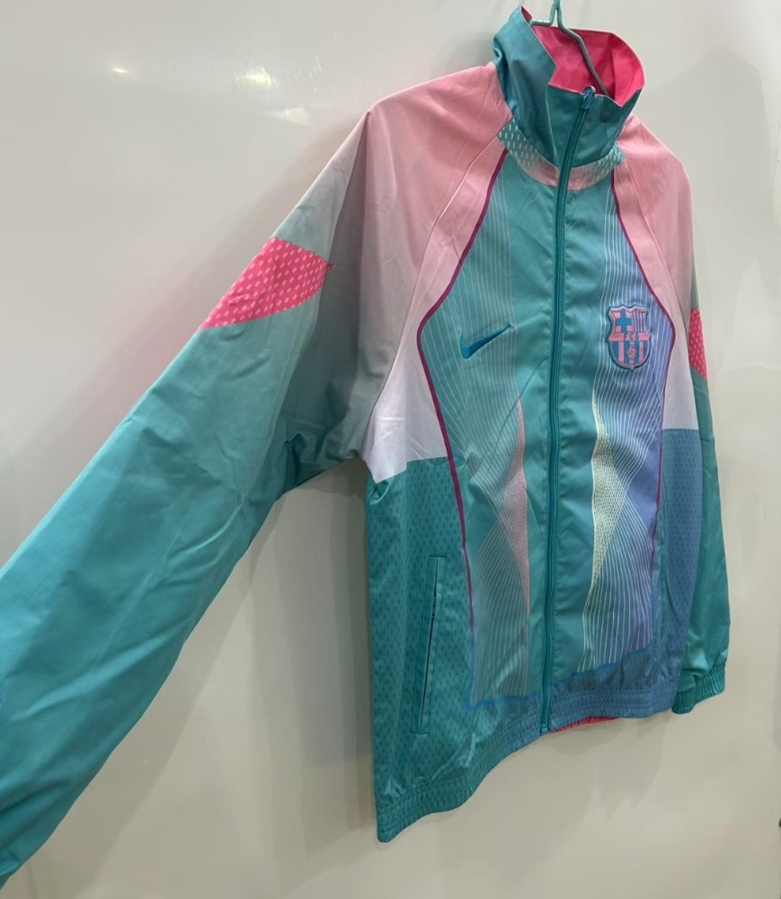 2526 Barcelona Wear on both sides windbreaker