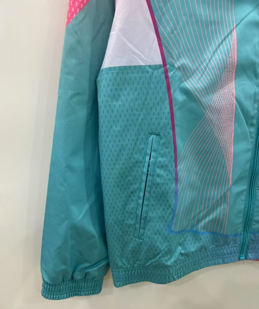 2526 Barcelona Wear on both sides windbreaker