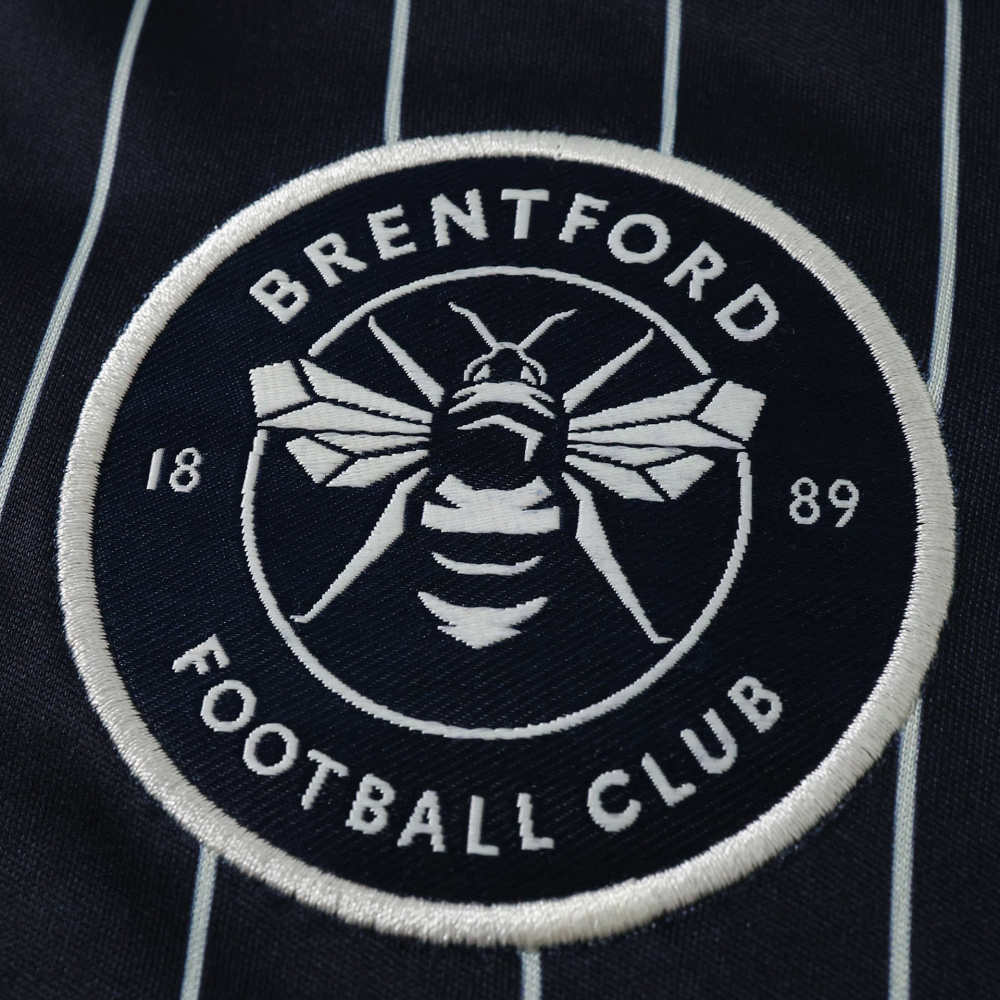 2627 Brentford Away Fan version