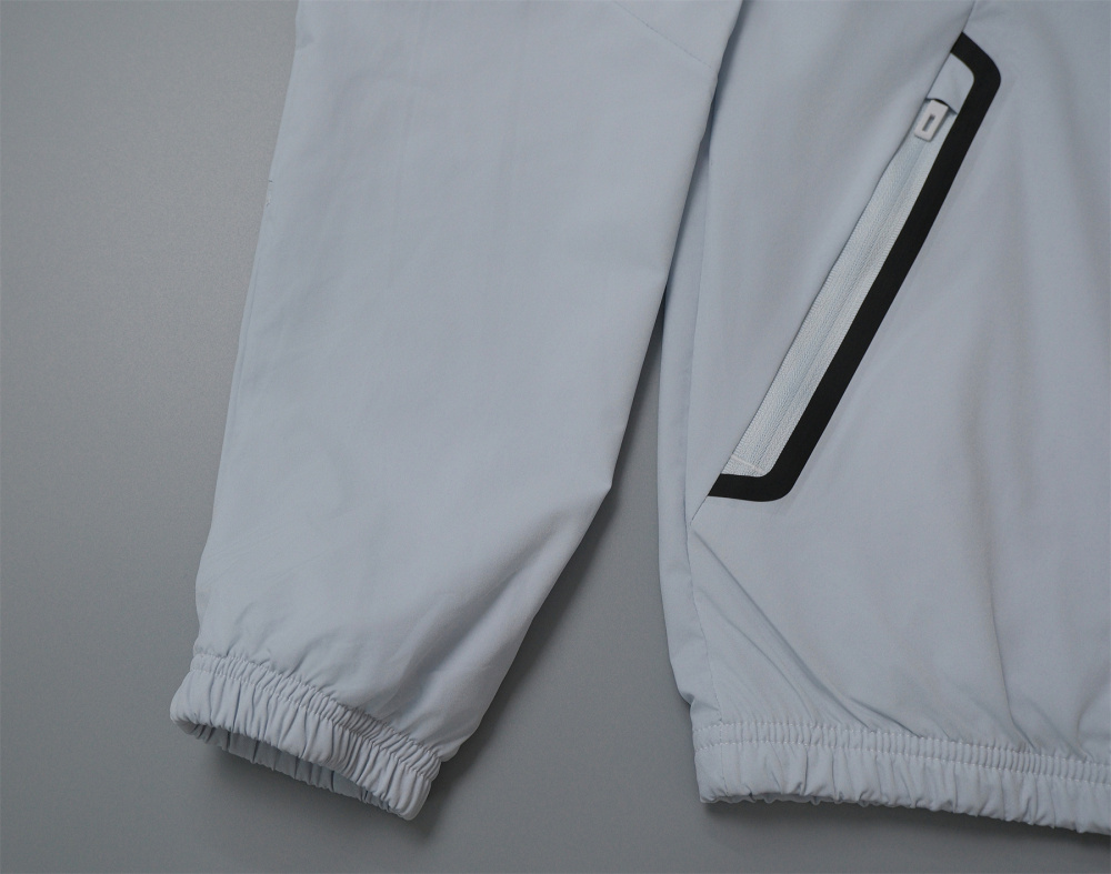 2627 Manchester United grey windbreaker