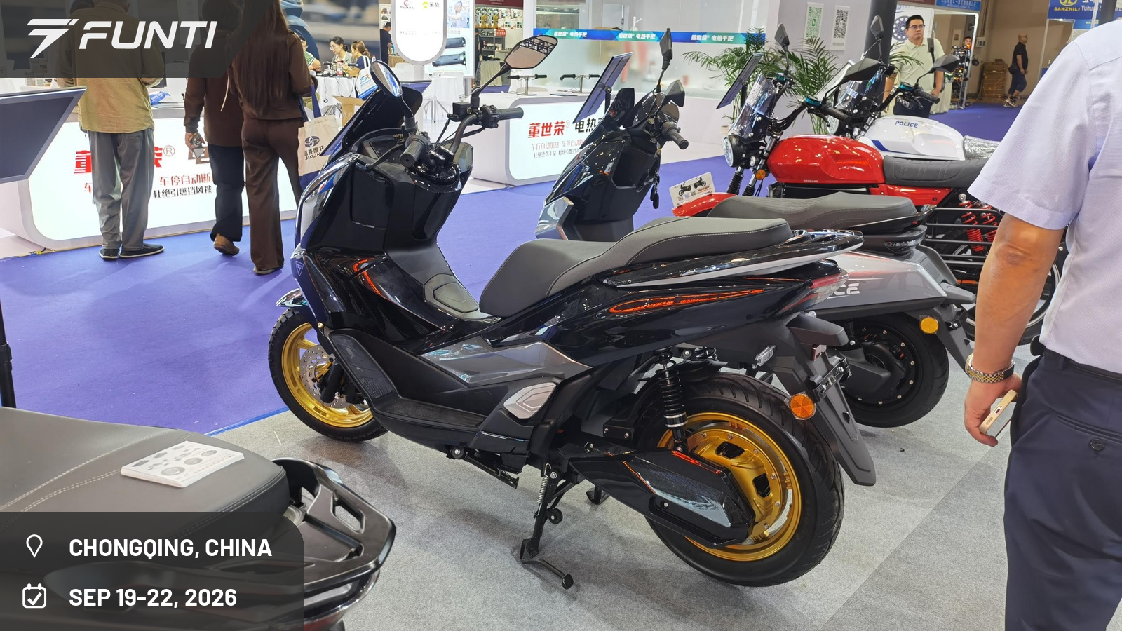 FUNTI AXION mid-to-large electric scooter with 14-inch gold wheels at CIMAMotor 2026 in Chongqing