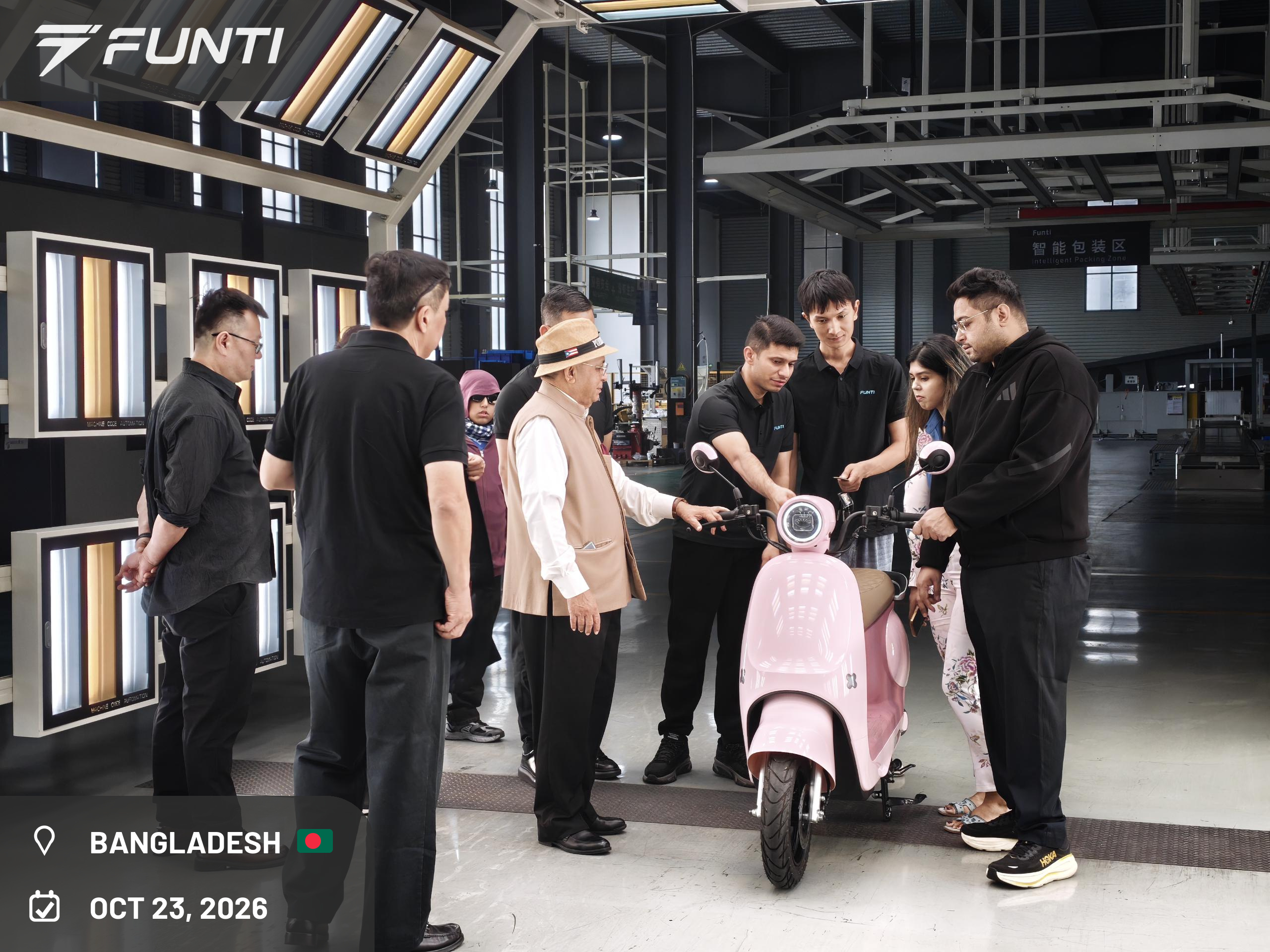 The visiting delegation examining the CCA electric scooter with the FUNTI team, Taizhou, October 23, 2026
