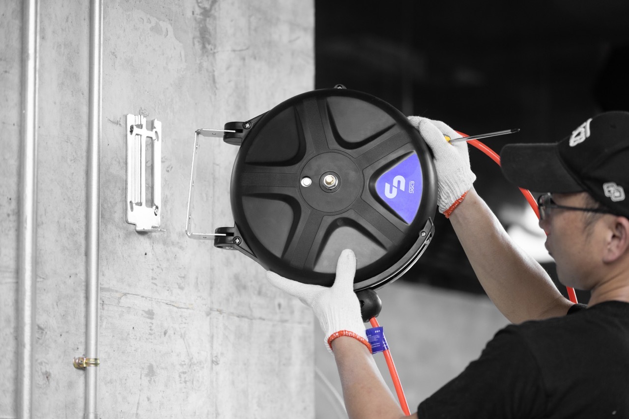 SGCB Auto Cleaning Retractable Air Water Hose Storage Reel Series,GUANGZHOU SGCB CO.,LTD,Retrackable Hose Reel Series