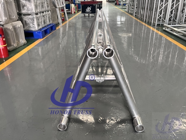 520x520mm folding spigot truss