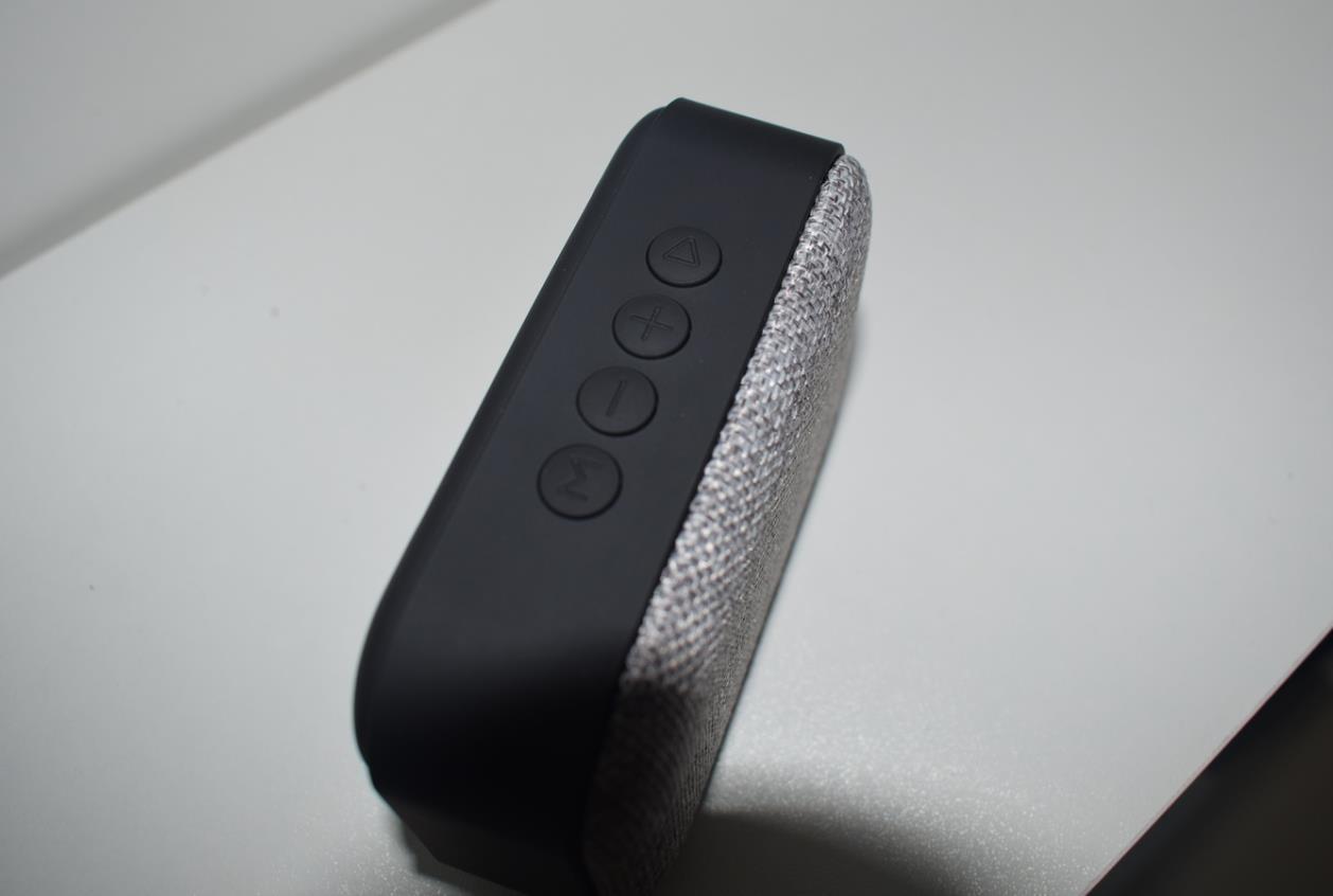 BT-03 Fabric V4.2 Classic Speaker- Rubber Oil Housing