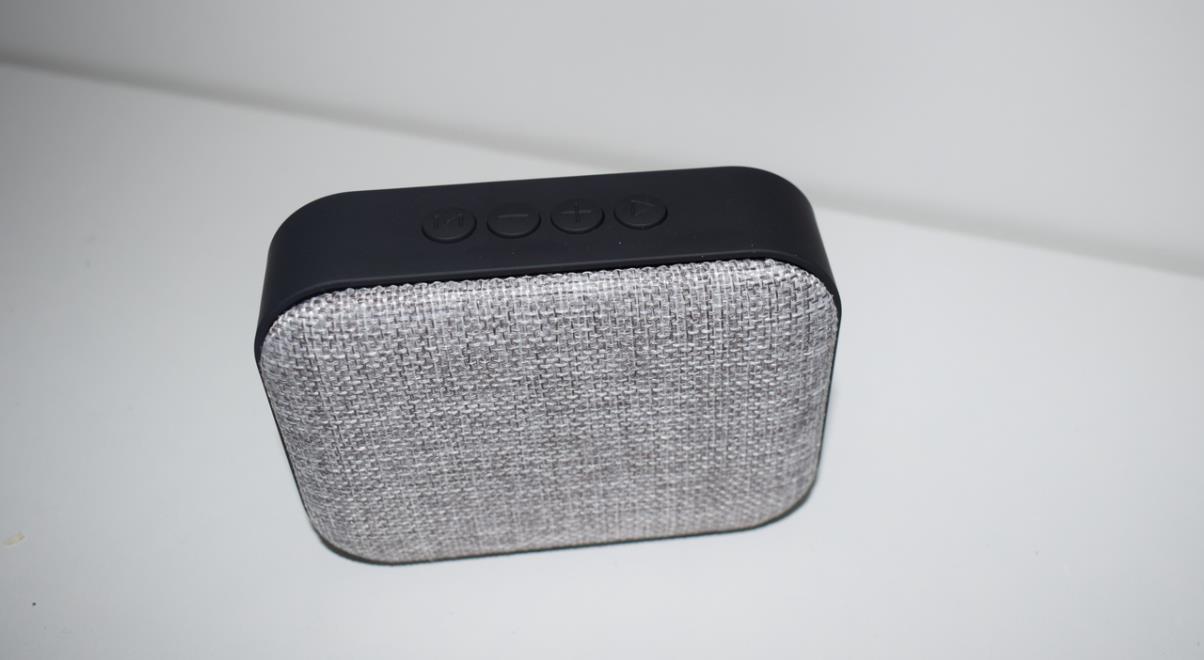 BT-03 Fabric V4.2 Classic Speaker- Rubber Oil Housing