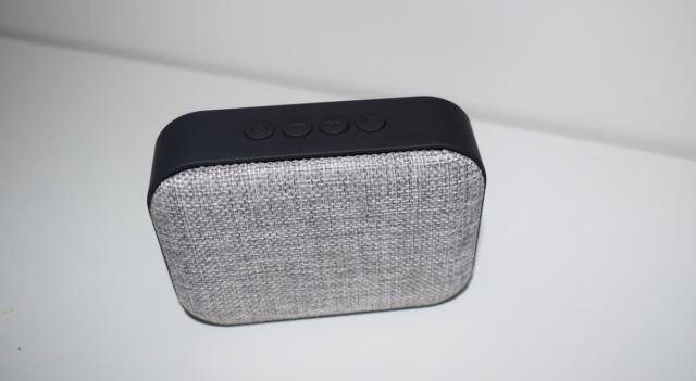 BT-03 Fabric V4.2 Classic Speaker- Rubber Oil Housing