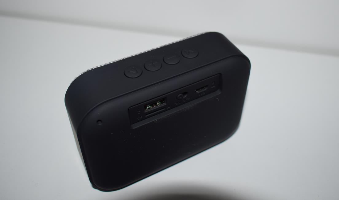 BT-03 Fabric V4.2 Classic Speaker- Rubber Oil Housing