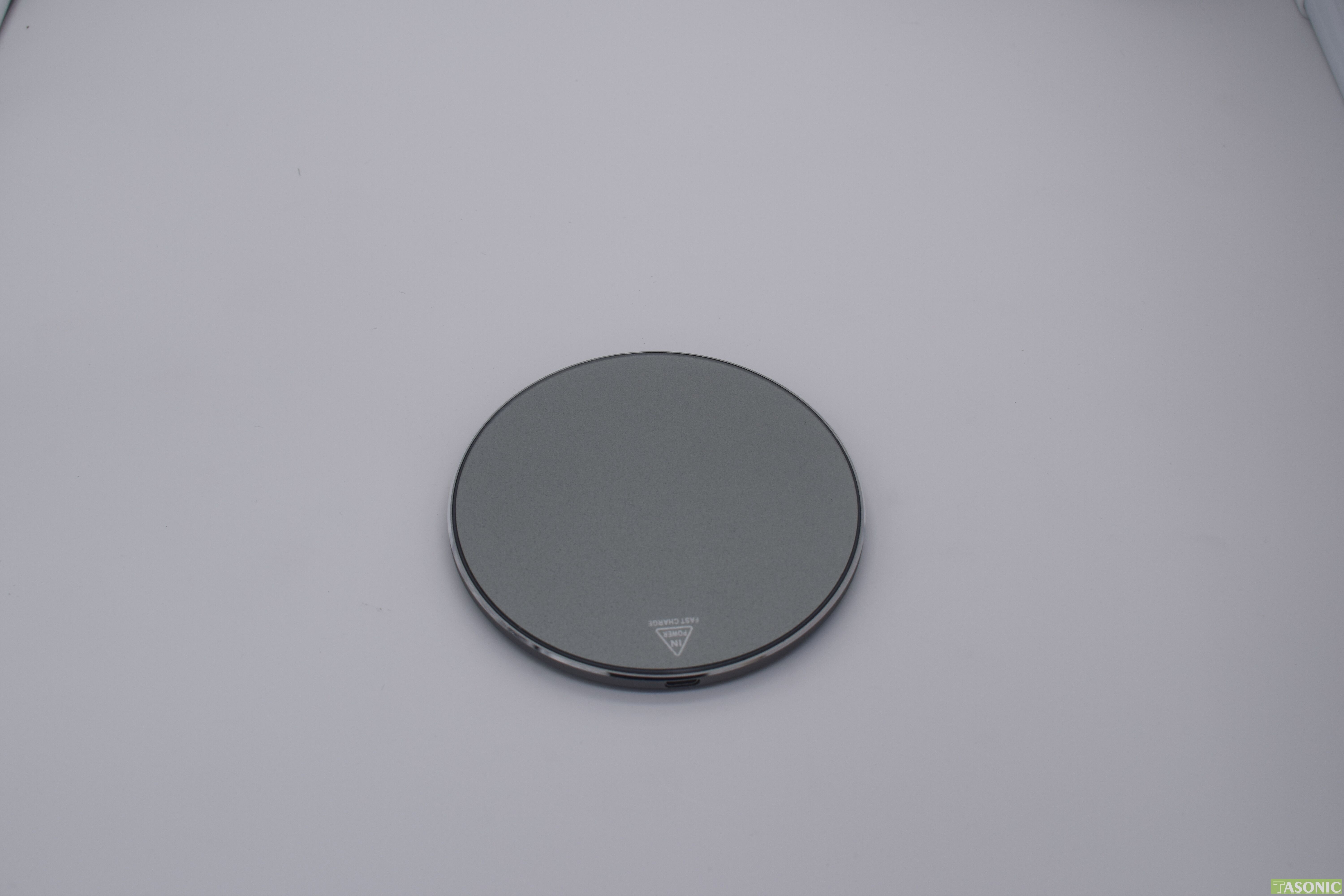 WX-A3 Wireless Charger. Output 5W , 7.5W, 10W , Input 9V2A
