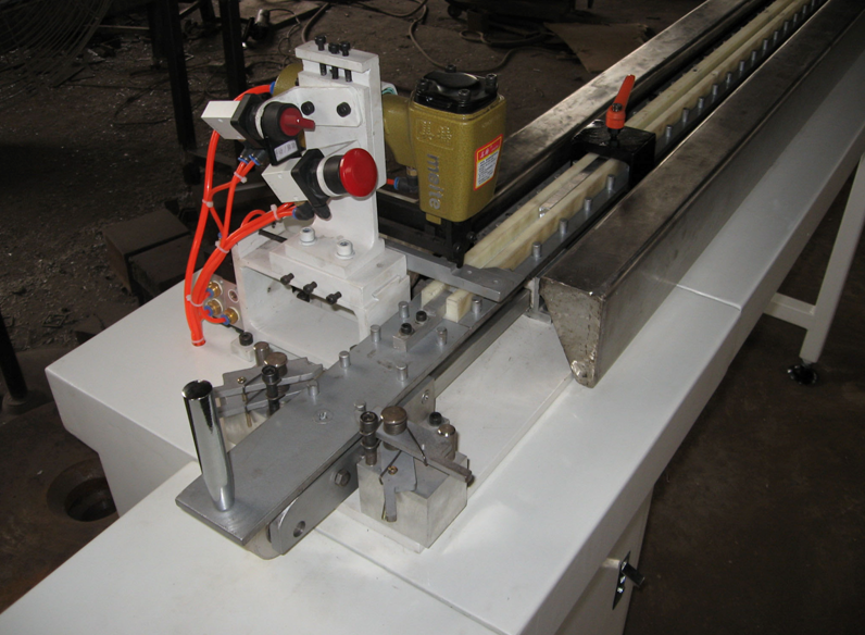 Wood / pvc shutter assembly machine Making staples of tilt rod ...