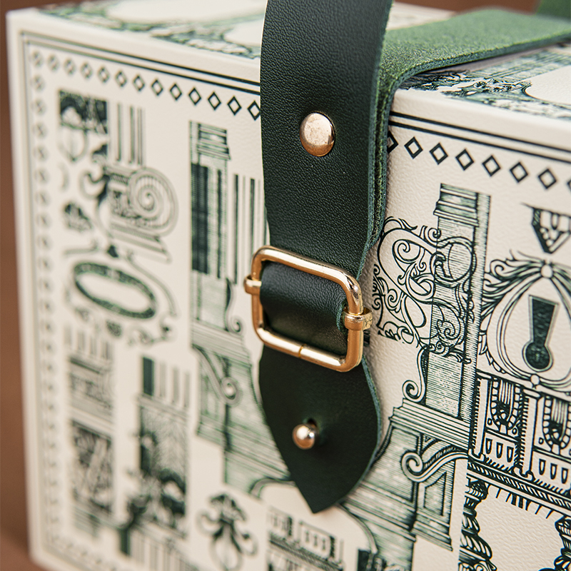 Luxury High Quality Cardboard Packaging Green Removable Cover Paper Gift Box Paper Packaging Box Perfume Chocolate Jewelry Packaging Box With PU Leather Handle