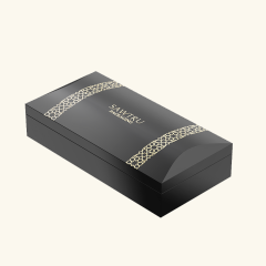 Piano-lacquered wooden perfume box