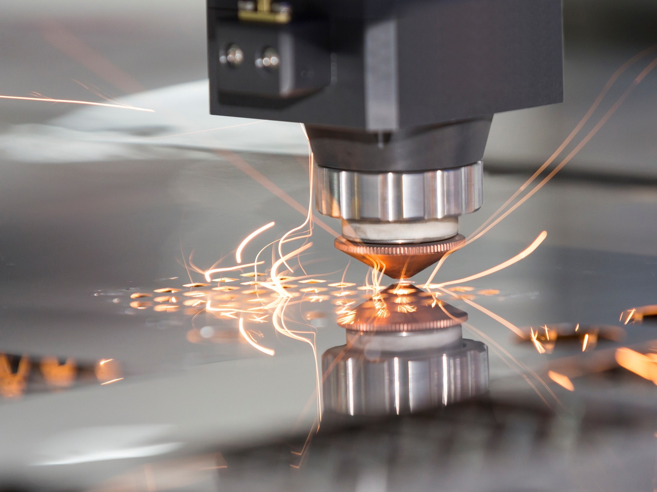 Metal Sheet Fiber Laser Cutting Machine PW6025 Fully Enclosed 12KW