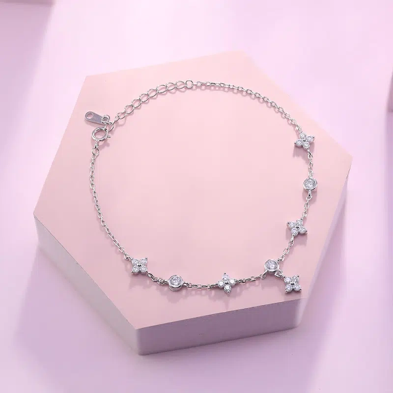 TWINKLE ONE Sterling Silver & Zirconia Lucky Four-Leaf Clover Bracelet – Perfect Gift