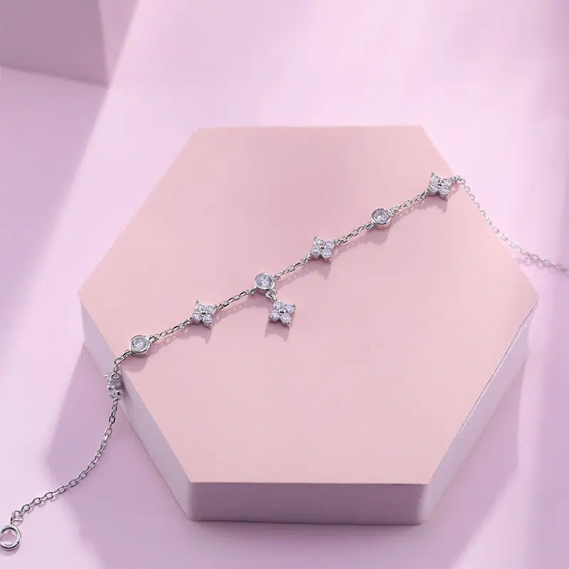 TWINKLE ONE Sterling Silver & Zirconia Lucky Four-Leaf Clover Bracelet – Perfect Gift