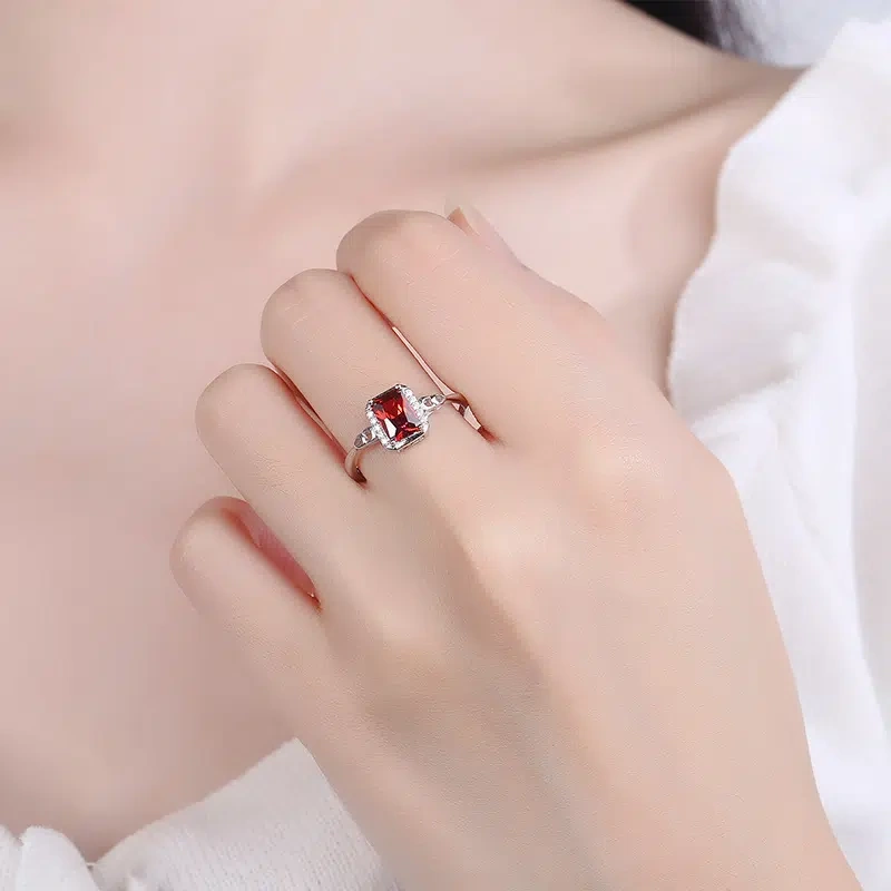 TWINKLEONE S925 Silver Elegant & Stylish Zirconia Ring