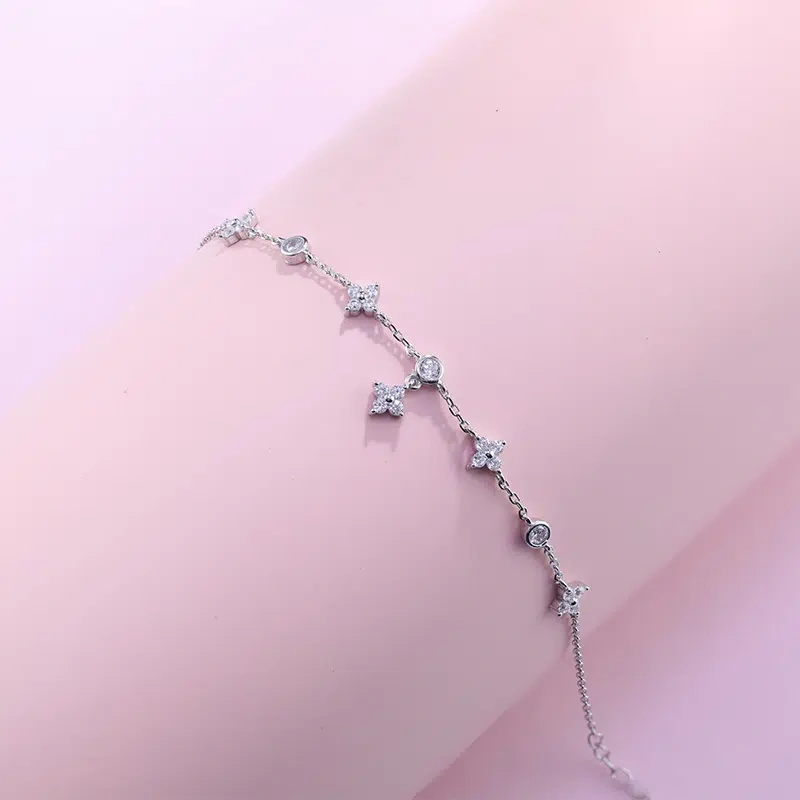 TWINKLE ONE Sterling Silver & Zirconia Lucky Four-Leaf Clover Bracelet – Perfect Gift