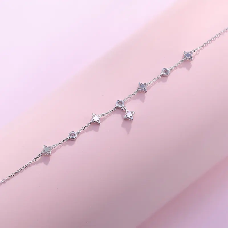 TWINKLE ONE Sterling Silver & Zirconia Lucky Four-Leaf Clover Bracelet – Perfect Gift