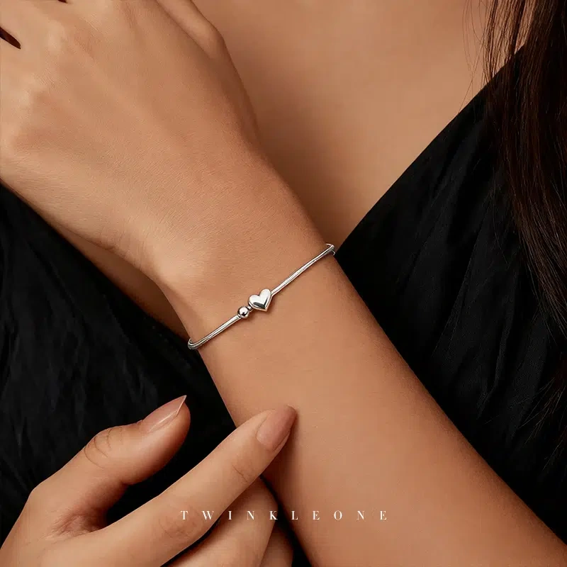 A bracelet gift for mom that symbolizes "Always With You".