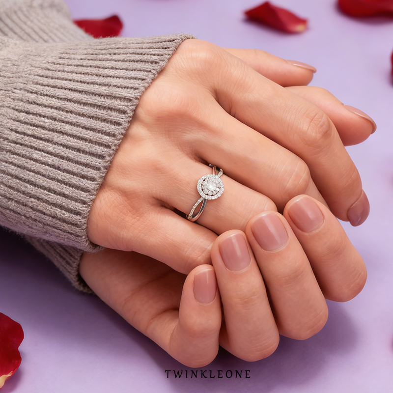 “Guiding Light” Promise Ring - 925 Silver & Zircon, A Testament to Her Radiance